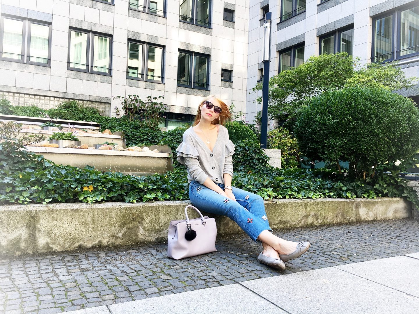 HOW TO WEAR JEANS WITH GEMS